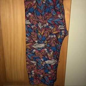 NWT OS LLR Multicolor Feather Printed Leggings